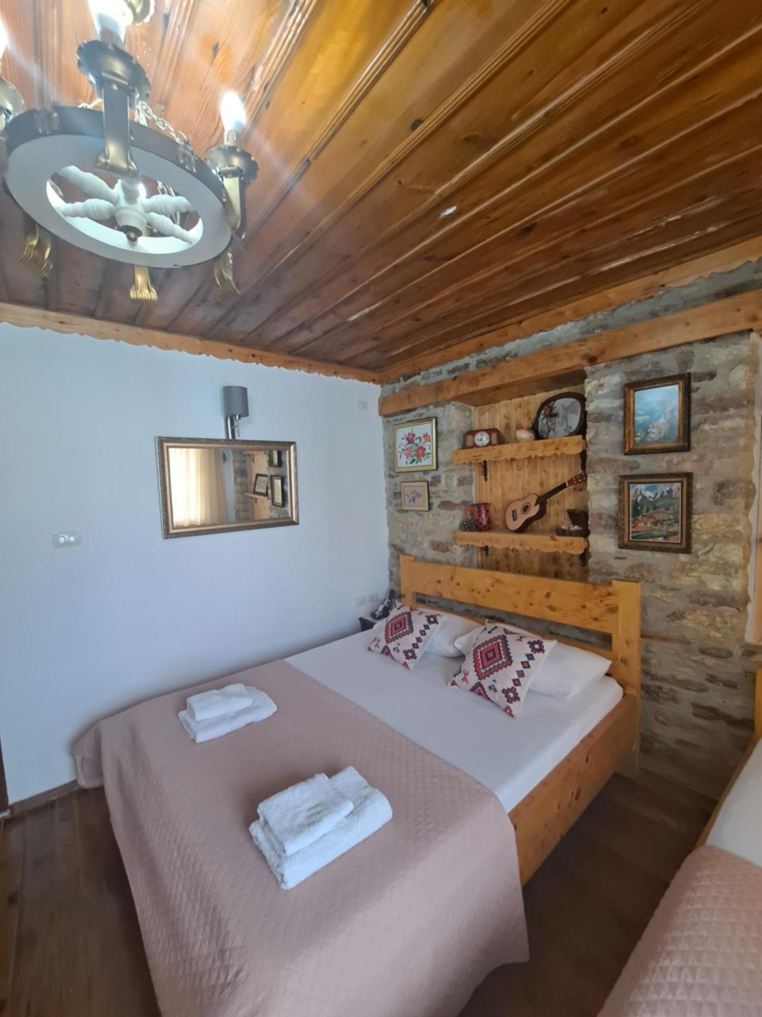 "Villa 70" Guesthouse Gjirokastër 外观 照片